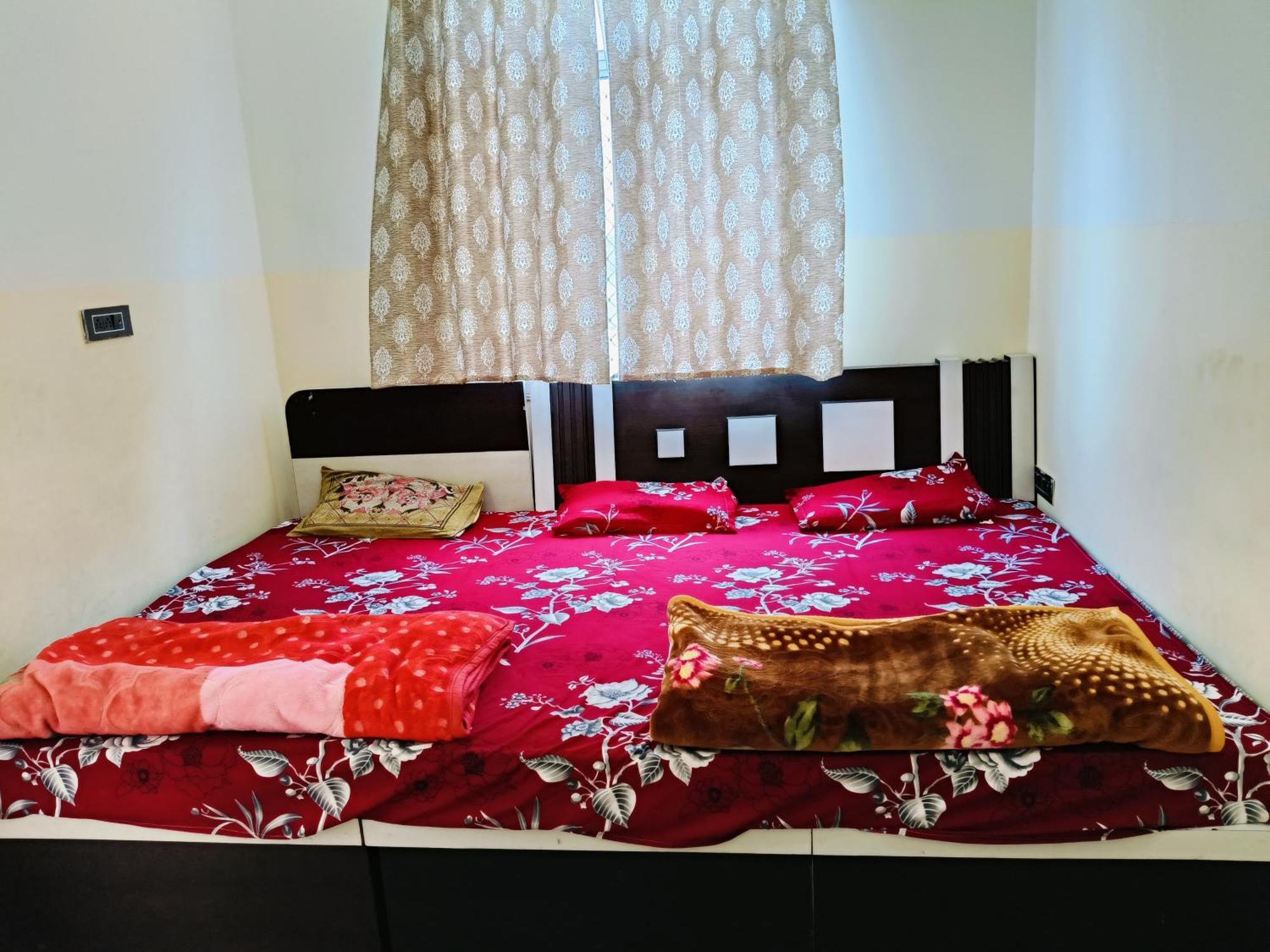 Jai Hanuman Guest House Palsana  Esterno foto