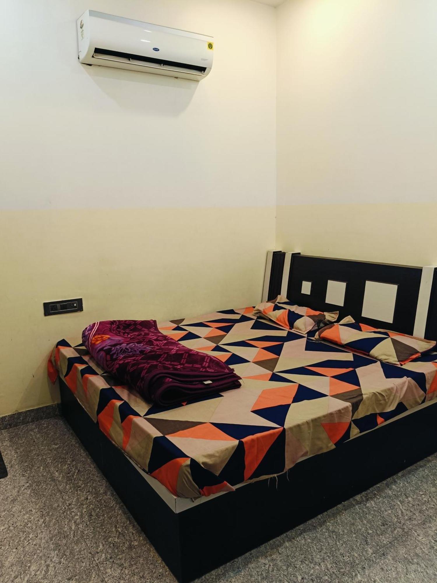 Jai Hanuman Guest House Palsana  Esterno foto