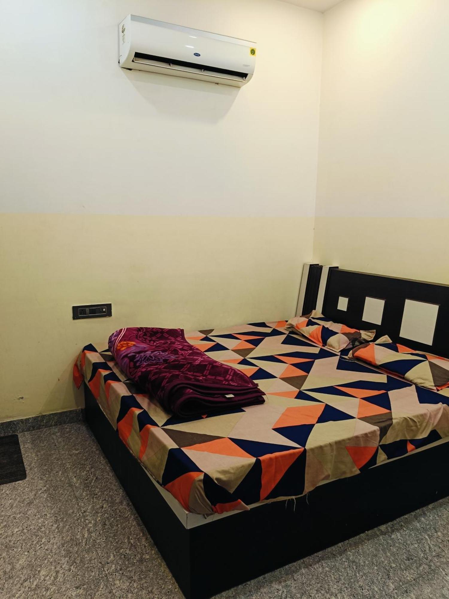 Jai Hanuman Guest House Palsana  Esterno foto